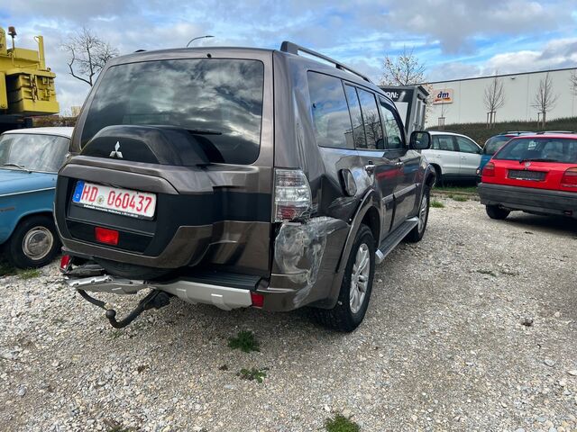 Мицубиси Паджеро 2017 в Европе на Automoto.ua Мицубиси Паджеро, объемом двигателя 3.2 л и пробегом 118 тыс. км за 16700 $, фото 3 на Automoto.ua