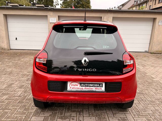Рено Твинго 2015 в Европе на Automoto.ua Красный Рено Твинго, объемом двигателя 1 л и пробегом 31 тыс. км за 7599 $, фото 5 на Automoto.ua