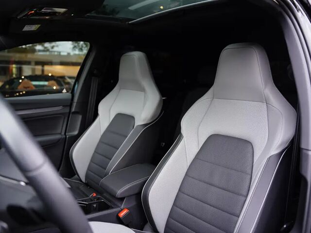 Фольксваген Golf GTE 2025 в Европе на Automoto.ua Черный Фольксваген Golf GTE, объемом двигателя 1.5 л и пробегом 10 тыс. км за 65086 $, фото 5 на Automoto.ua