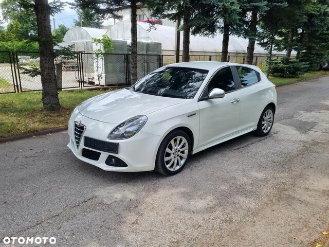 Альфа Ромео Giulietta 2012 у Європі на Automoto.ua Білий Альфа Ромео Giulietta, об'ємом двигуна 1 л та пробігом 197 тис. км за 6901 $, фото 1 на Automoto.ua