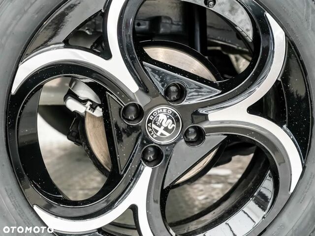 Альфа Ромео Джуниор 2025 в Европе на Automoto.ua Серый Альфа Ромео Джуниор, объемом двигателя 1 л и пробегом 350 тыс. км за 34601 $, фото 13 на Automoto.ua