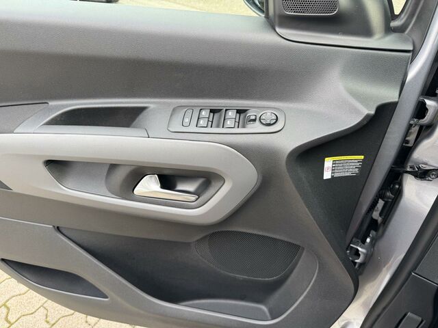 Тойота Proace Verso 2024 у Європі на Automoto.ua Сірий Тойота Proace Verso, об'ємом двигуна 1.5 л та пробігом 15 тис. км за 35990 $, фото 16 на Automoto.ua