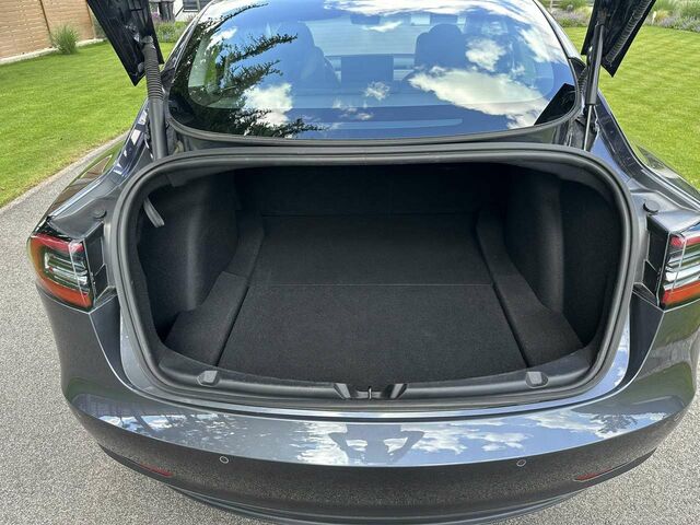 Серый Тесла Модель 3, объемом двигателя 0 л и пробегом 26 тыс. км за 42345 $, фото 25 на Automoto.ua