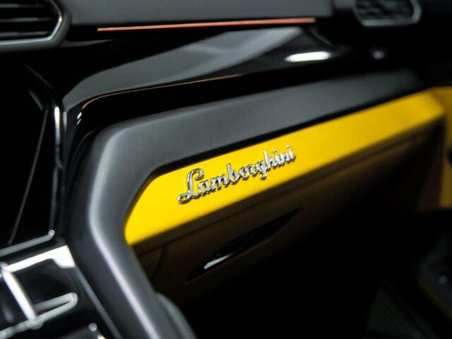 Черный Ламборджини Урус, объемом двигателя 4 л и пробегом 32 тыс. км за 377964 $, фото 14 на Automoto.ua
