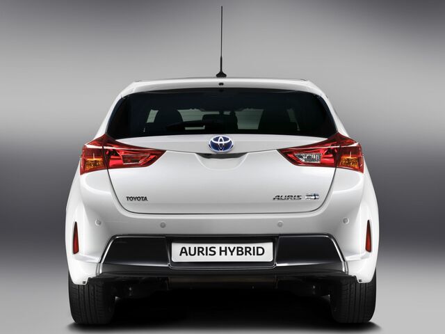 Тойота Аурис, Хэтчбек 2012 - н.в. II 2.0 D MT (124 Hp)