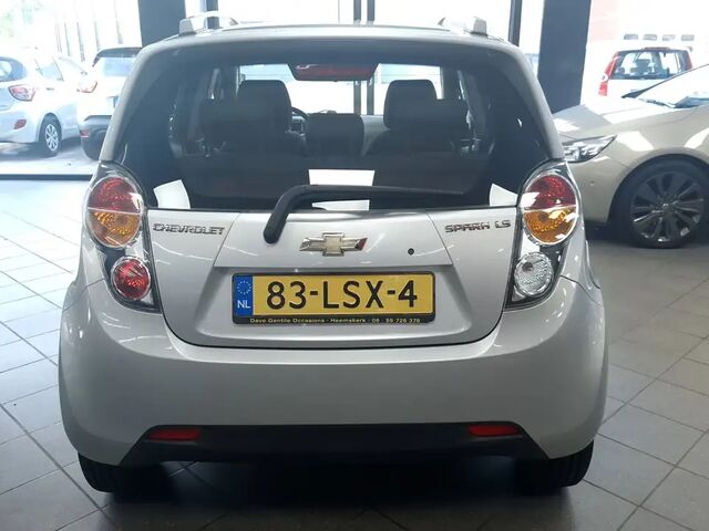 Шевроле Спарк 2010 в Европе на Automoto.ua Серебряный Шевроле Спарк, объемом двигателя 1 л и пробегом 87 тыс. км за 3798 $, фото 2 на Automoto.ua