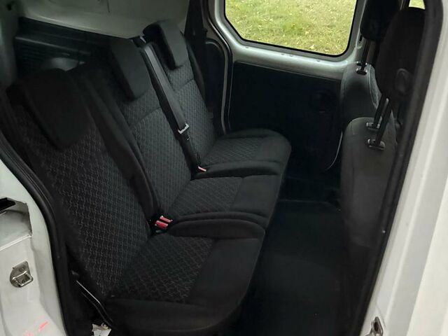 Рено Kangoo E-TECH 2012 в Европе на Automoto.ua Рено Kangoo E-TECH, объемом двигателя 0 л и пробегом 77 тыс. км за 2900 $, фото 8 на Automoto.ua