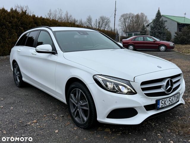 Мерседес Ц-Класс 2015 в Европе на Automoto.ua Белый Мерседес Ц-Класс, объемом двигателя 1 л и пробегом 280 тыс. км за 49900 $, фото 18 на Automoto.ua