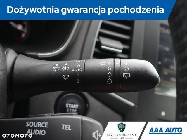 Рено Меган 2017 у Європі на Automoto.ua Червоний Рено Меган, об'ємом двигуна 1 л та пробігом 79 тис. км за 11381 $, фото 21 на Automoto.ua