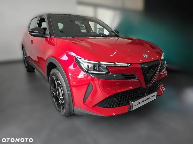 Альфа Ромео Джуниор 2025 в Европе на Automoto.ua Красный Альфа Ромео Джуниор, объемом двигателя 1 л и пробегом 1 тыс. км за 33657 $, фото 2 на Automoto.ua