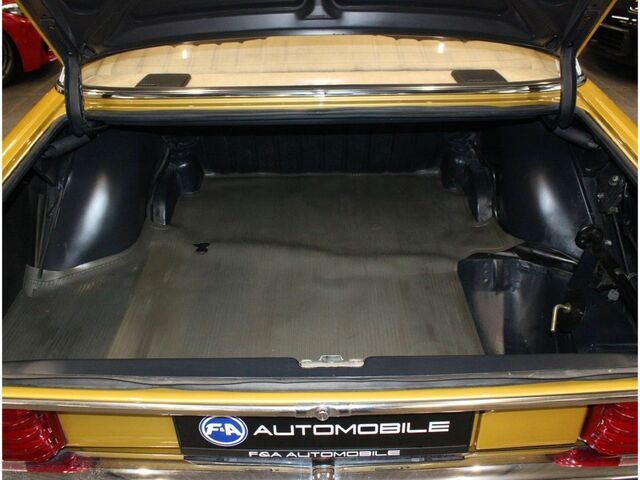 Мерседес 200 1975 у Європі на Automoto.ua Помаранчевий Мерседес 200, об'ємом двигуна 1.97 л та пробігом 111 тис. км за 30495 $, фото 6 на Automoto.ua