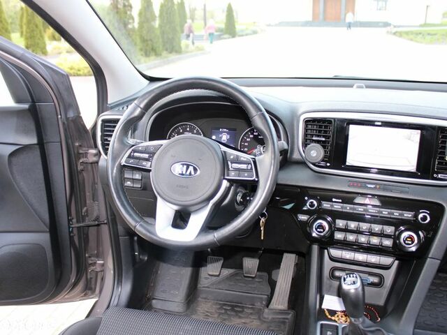 Кіа Sportage, об'ємом двигуна 1.59 л та пробігом 70 тис. км за 18553 $, фото 21 на Automoto.ua