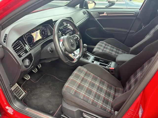 Фольксваген Гольф ГТІ 2018 у Європі на Automoto.ua Червоний Фольксваген Гольф ГТІ, об'ємом двигуна 1.98 л та пробігом 72 тис. км за 28975 $, фото 6 на Automoto.ua