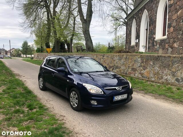 Хендай i30, об'ємом двигуна 1.98 л та пробігом 211 тис. км за 3132 $, фото 1 на Automoto.ua