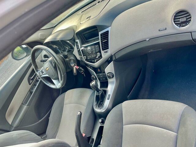 Шевроле Круз 2010 в Европе на Automoto.ua Белый Шевроле Круз, объемом двигателя 1.99 л и пробегом 195 тыс. км за 3500 $, фото 3 на Automoto.ua