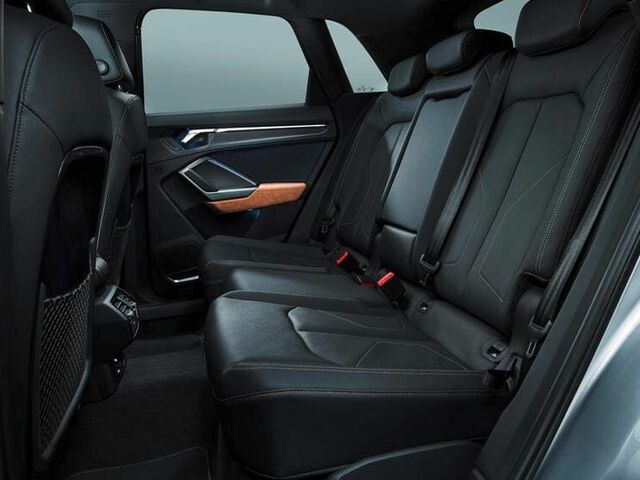 Сиденья в салоне Audi Q3 2023