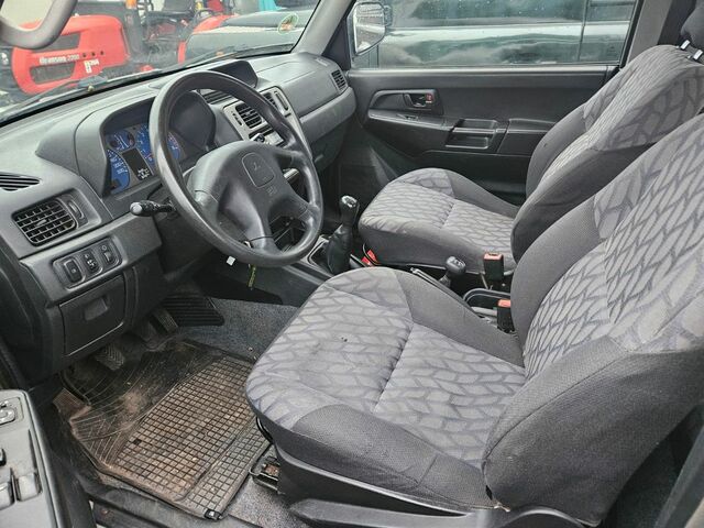 Міцубісі Паджеро 2001 у Європі на Automoto.ua Срібний Міцубісі Паджеро, об'ємом двигуна 1.83 л та пробігом 173 тис. км за 4558 $, фото 6 на Automoto.ua
