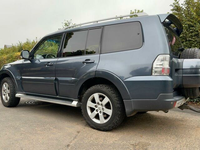 Міцубісі Паджеро 2009 у Європі на Automoto.ua Синій Міцубісі Паджеро, об'ємом двигуна 0 л та пробігом 260 тис. км за 12500 $, фото 2 на Automoto.ua