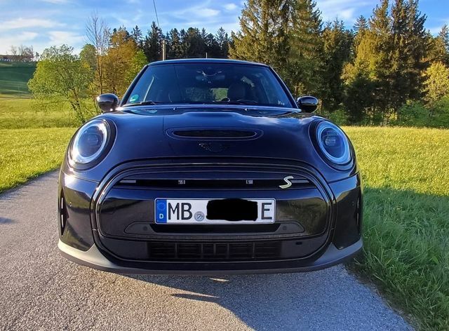 Чорний Міні Cooper SE, об'ємом двигуна 0 л та пробігом 34 тис. км за 31755 $, фото 3 на Automoto.ua