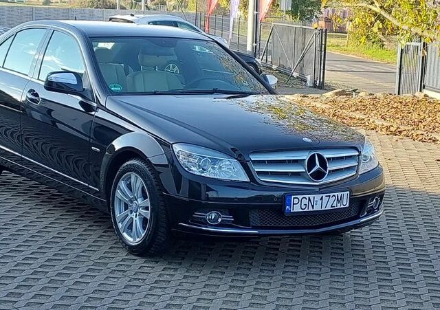 Мерседес Ц-Клас 2008 у Європі на Automoto.ua Чорний Мерседес Ц-Клас, об'ємом двигуна 1 л та пробігом 189 тис. км за 8463 $, фото 2 на Automoto.ua