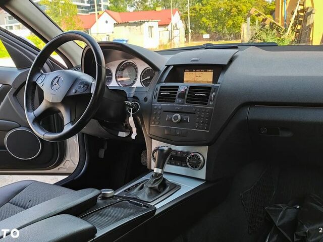 Мерседес Ц-Клас 2007 у Європі на Automoto.ua Сірий Мерседес Ц-Клас, об'ємом двигуна 1 л та пробігом 110 тис. км за 8451 $, фото 32 на Automoto.ua