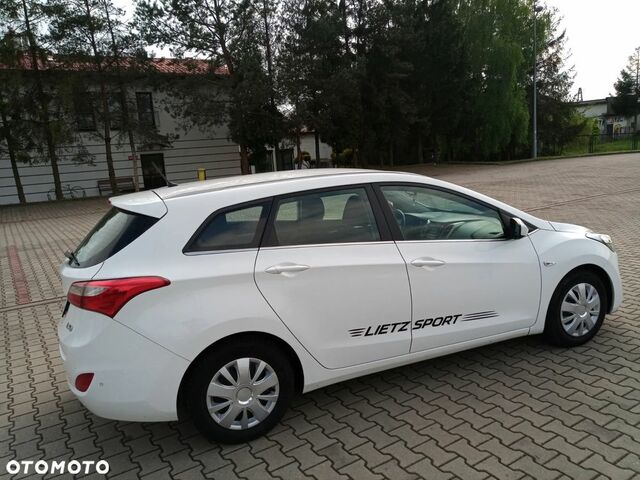 Хендай i30, объемом двигателя 1.4 л и пробегом 163 тыс. км за 7970 $, фото 13 на Automoto.ua