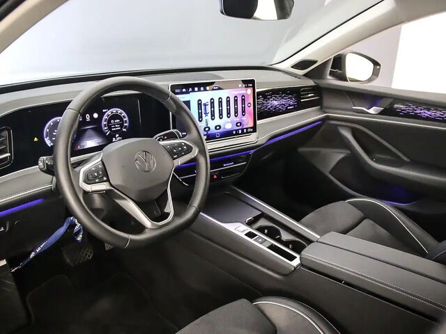 Фольксваген Пассат Варіант 2024 у Європі на Automoto.ua Чорний Фольксваген Пассат Варіант, об'ємом двигуна 1.5 л та пробігом 34 тис. км за 52052 $, фото 4 на Automoto.ua