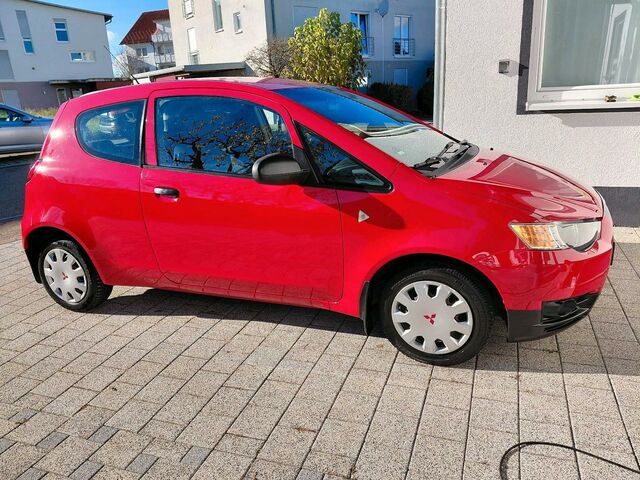 Мицубиси Кольт 2009 в Европе на Automoto.ua Красный Мицубиси Кольт, объемом двигателя 0 л и пробегом 172 тыс. км за 1299 $, фото 1 на Automoto.ua