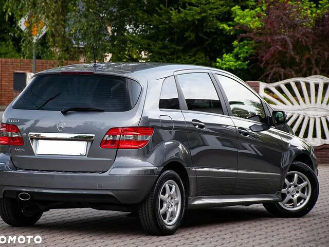 Мерседес Б-класс 2009 в Европе на Automoto.ua Серый Мерседес Б-класс, объемом двигателя 1 л и пробегом 219 тыс. км за 4819 $, фото 24 на Automoto.ua