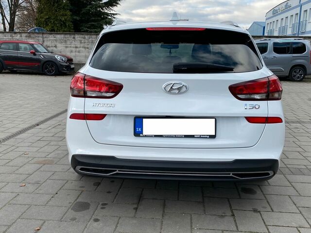 Белый Хендай i30, объемом двигателя 1.6 л и пробегом 120 тыс. км за 16374 $, фото 4 на Automoto.ua