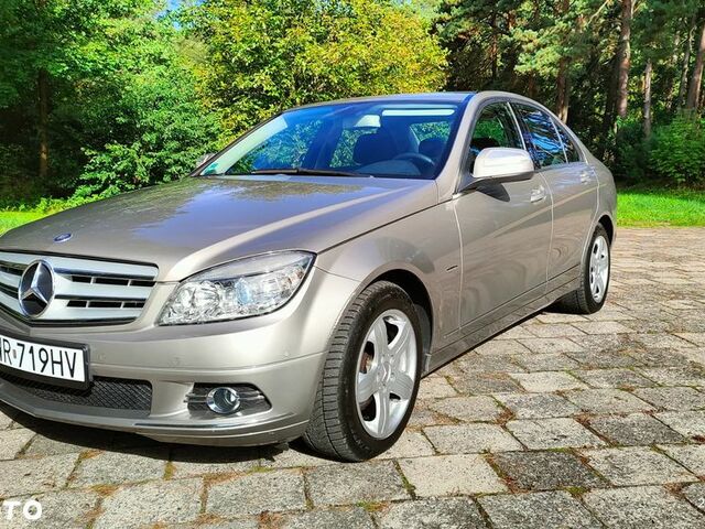 Мерседес Ц-Клас 2007 у Європі на Automoto.ua Сірий Мерседес Ц-Клас, об'ємом двигуна 1 л та пробігом 110 тис. км за 8451 $, фото 1 на Automoto.ua