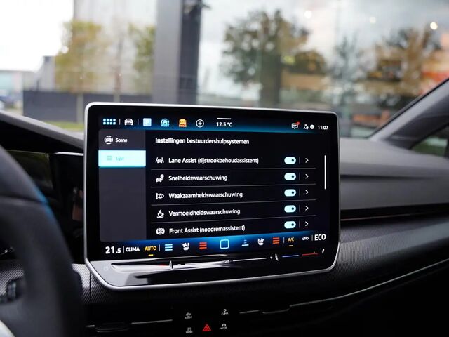 Фольксваген Golf GTE 2025 в Европе на Automoto.ua Черный Фольксваген Golf GTE, объемом двигателя 1.5 л и пробегом 10 тыс. км за 65086 $, фото 14 на Automoto.ua