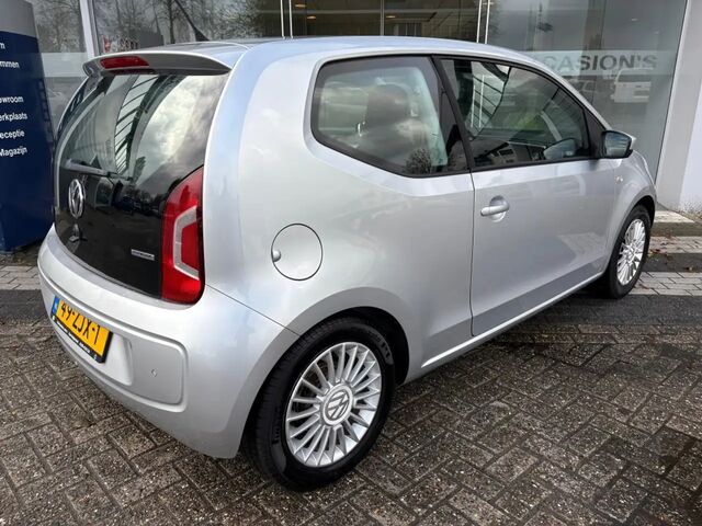 Фольксваген Ап 2013 у Європі на Automoto.ua Сірий Фольксваген Ап, об'ємом двигуна 1 л та пробігом 185 тис. км за 5250 $, фото 2 на Automoto.ua