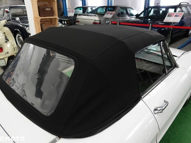 Альфа Ромео Spider 1969 у Європі на Automoto.ua Білий Альфа Ромео Spider, об'ємом двигуна 1 л та пробігом 23 тис. км за 28063 $, фото 9 на Automoto.ua