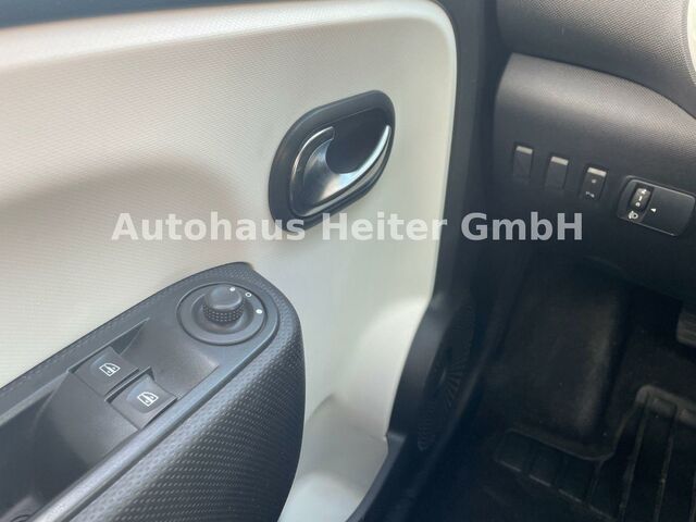 Рено Твинго 2016 в Европе на Automoto.ua Рено Твинго, объемом двигателя 1 л и пробегом 68 тыс. км за 7290 $, фото 14 на Automoto.ua