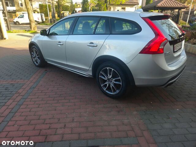 Вольво V60 Cross Country, об'ємом двигуна 2.5 л та пробігом 221 тис. км за 15119 $, фото 9 на Automoto.ua