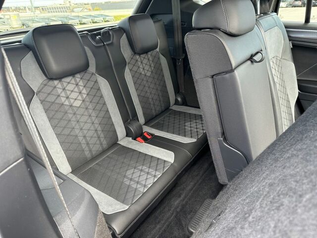 Черный Фольксваген Tiguan Allspace, объемом двигателя 1.97 л и пробегом 94 тыс. км за 45346 $, фото 9 на Automoto.ua