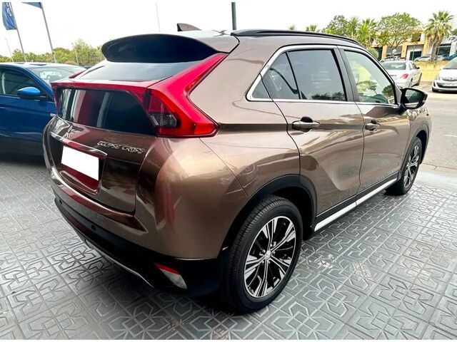 Міцубісі Eclipse Cross 2018 у Європі на Automoto.ua Коричневий Міцубісі Eclipse Cross, об'ємом двигуна 1.5 л та пробігом 112 тис. км за 19579 $, фото 5 на Automoto.ua