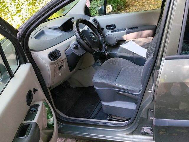 Рено Модус 2025 в Европе на Automoto.ua Коричневый Рено Модус, объемом двигателя 0 л и пробегом 168 тыс. км за 500 $, фото 4 на Automoto.ua