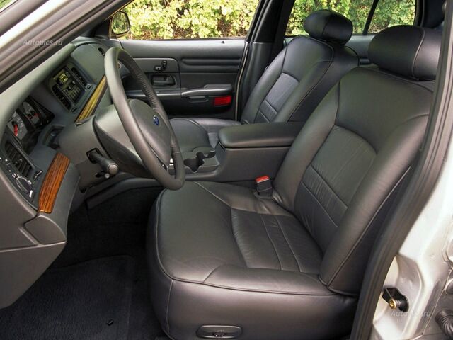 Форд Краун Виктория, Седан 2003 - н.в. (P7) 4.6 i V8 32V
