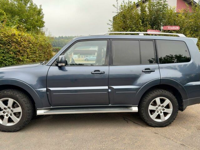 Міцубісі Паджеро 2009 у Європі на Automoto.ua Синій Міцубісі Паджеро, об'ємом двигуна 0 л та пробігом 260 тис. км за 12500 $, фото 1 на Automoto.ua