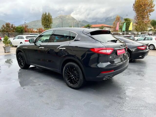 Мазераті Леванте 2018 у Європі на Automoto.ua Чорний Мазераті Леванте, об'ємом двигуна 0 л та пробігом 89 тис. км за 58354 $, фото 5 на Automoto.ua