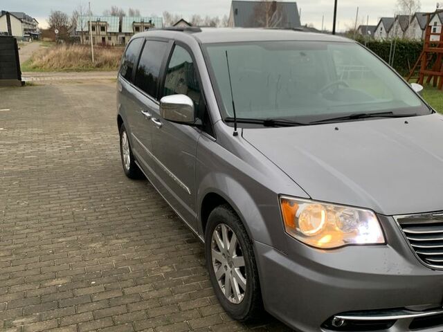 Крайслер Grand Voyager, об'ємом двигуна 3.61 л та пробігом 193 тис. км за 12311 $, фото 2 на Automoto.ua