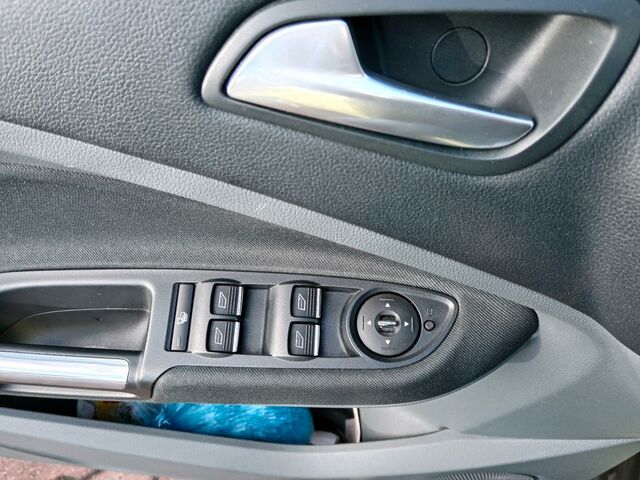 Форд Сі-Макс 2011 у Європі на Automoto.ua Жовтий Форд Сі-Макс, об'ємом двигуна 0 л та пробігом 101 тис. км за 4100 $, фото 7 на Automoto.ua