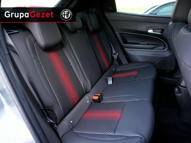 Альфа Ромео Джуніор 2025 у Європі на Automoto.ua Сірий Альфа Ромео Джуніор, об'ємом двигуна 1 л та пробігом 5 тис. км за 144715 $, фото 7 на Automoto.ua