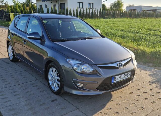 Хендай i30, объемом двигателя 1.4 л и пробегом 181 тыс. км за 4514 $, фото 7 на Automoto.ua