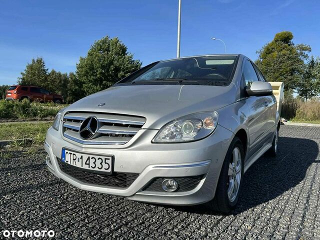 Мерседес Б-клас 2011 у Європі на Automoto.ua Сірий Мерседес Б-клас, об'ємом двигуна 1 л та пробігом 367 тис. км за 4819 $, фото 1 на Automoto.ua