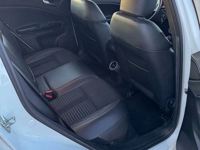 Альфа Ромео Giulietta 2013 у Європі на Automoto.ua Білий Альфа Ромео Giulietta, об'ємом двигуна 1 л та пробігом 132 тис. км за 9323 $, фото 8 на Automoto.ua