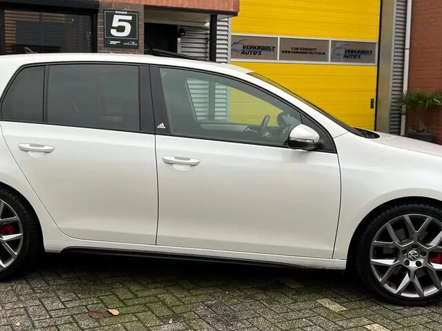 Фольксваген Гольф ГТІ 2012 у Європі на Automoto.ua Білий Фольксваген Гольф ГТІ, об'ємом двигуна 1.98 л та пробігом 158 тис. км за 12950 $, фото 10 на Automoto.ua