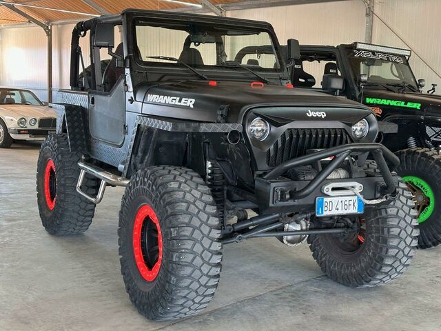 Джип Wrangler 1999 у Європі на Automoto.ua Чорний Джип Wrangler, об'ємом двигуна 3.96 л та пробігом 150 тис. км за 24900 $, фото 3 на Automoto.ua